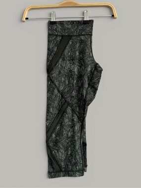 Lululemon Run Inspire Crop II Rare Leaf Print Luxtreme Leggings Size 6